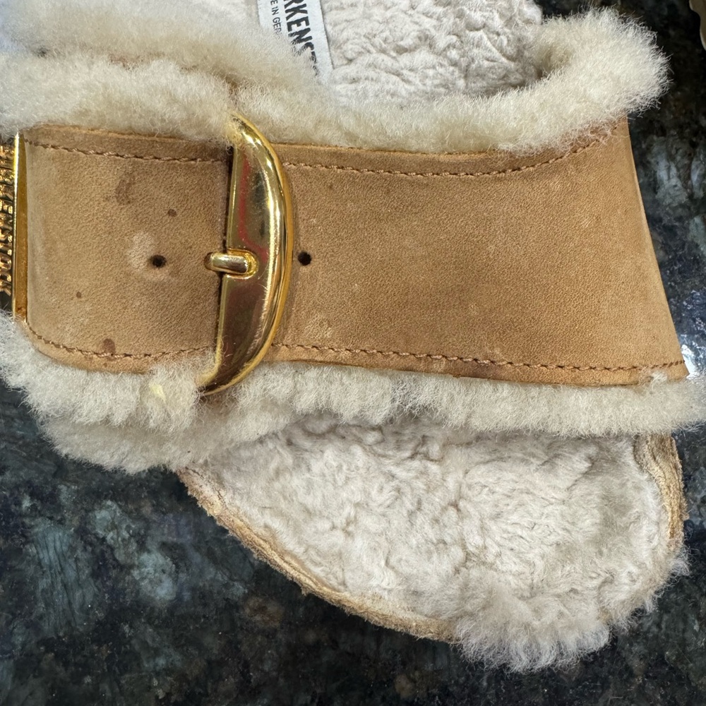 Birkenstock Madrid Big Buckle Tan Shearling Clogs - Picture 12 of 13